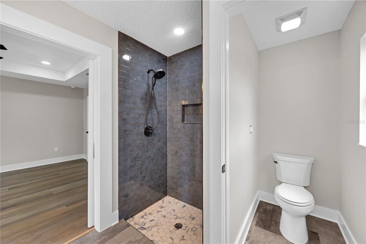 1173 W C 476 — photo 17 of 31