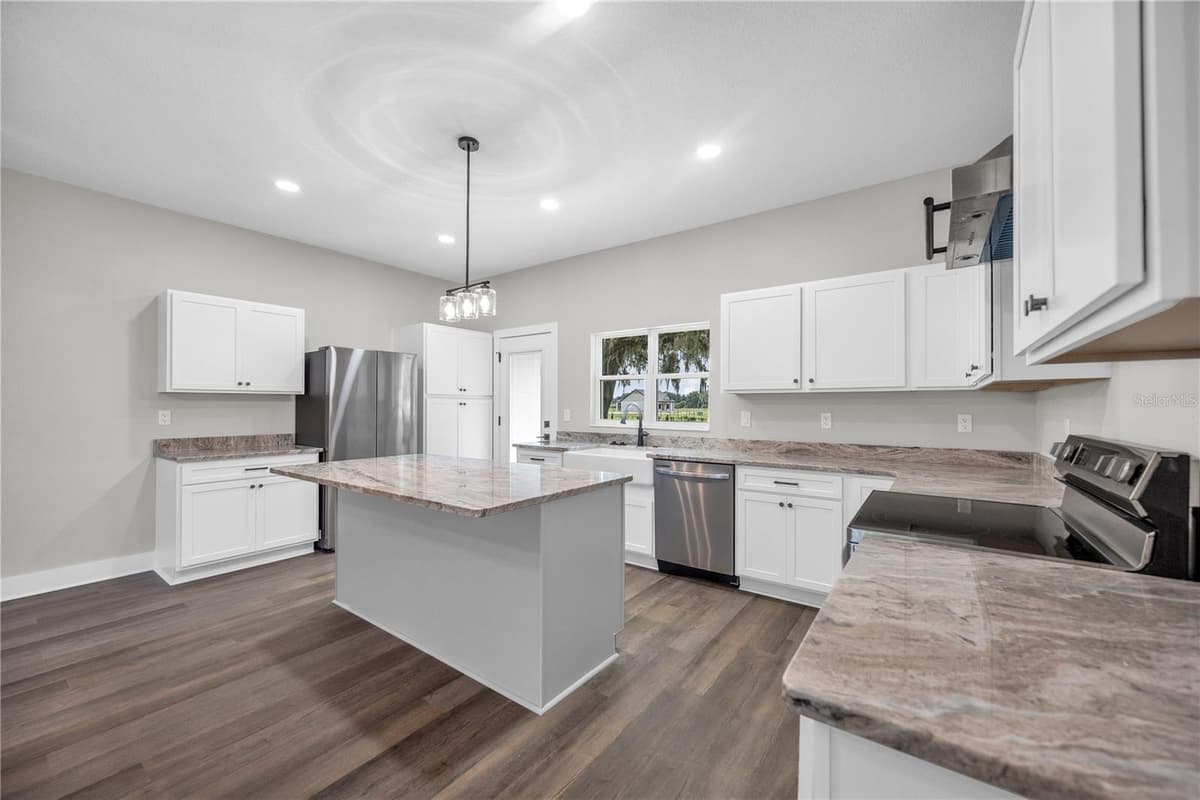 1173 W C 476 — photo 12 of 31