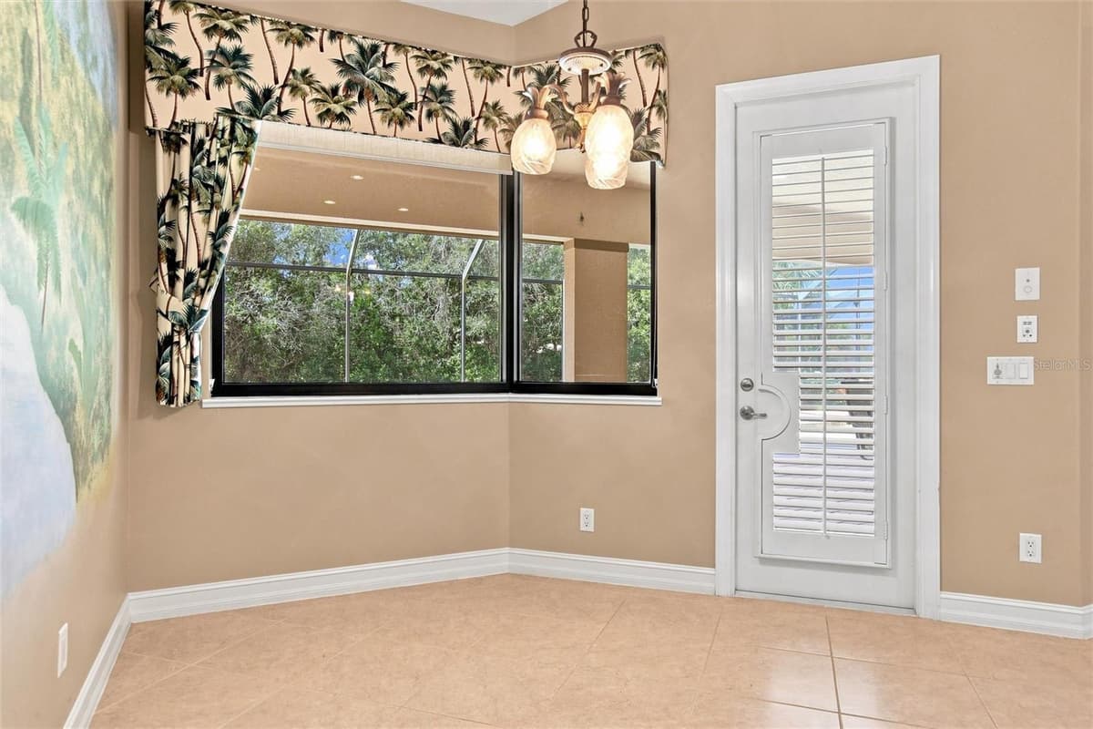 9295 TRIESTE DRIVE — photo 33 of 78