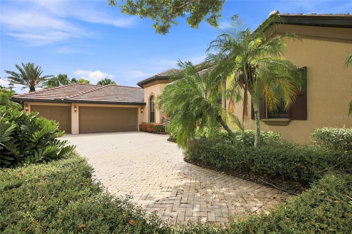 9295 TRIESTE DRIVE — photo 6 of 78
