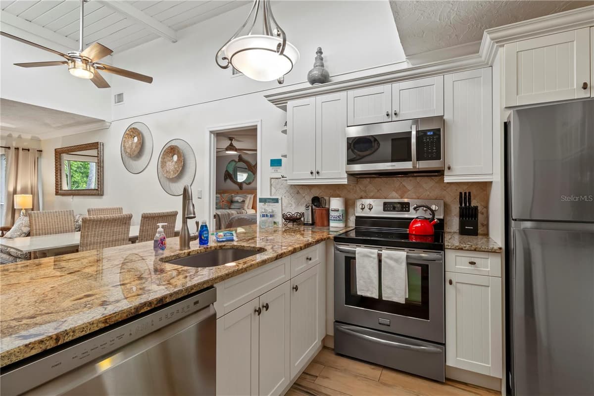 5310 GULF OF MEXICO DRIVE — photo 5 of 46