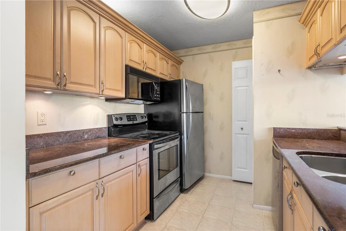 428 MOORINGS COVE DRIVE — photo 17 of 57