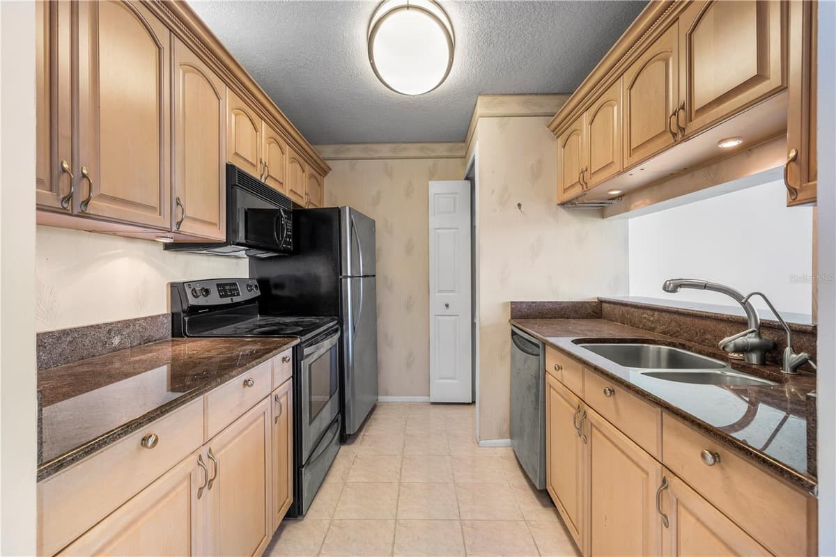 428 MOORINGS COVE DRIVE — photo 18 of 57