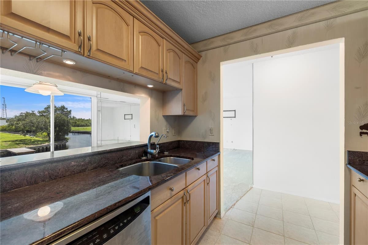 428 MOORINGS COVE DRIVE — photo 16 of 57