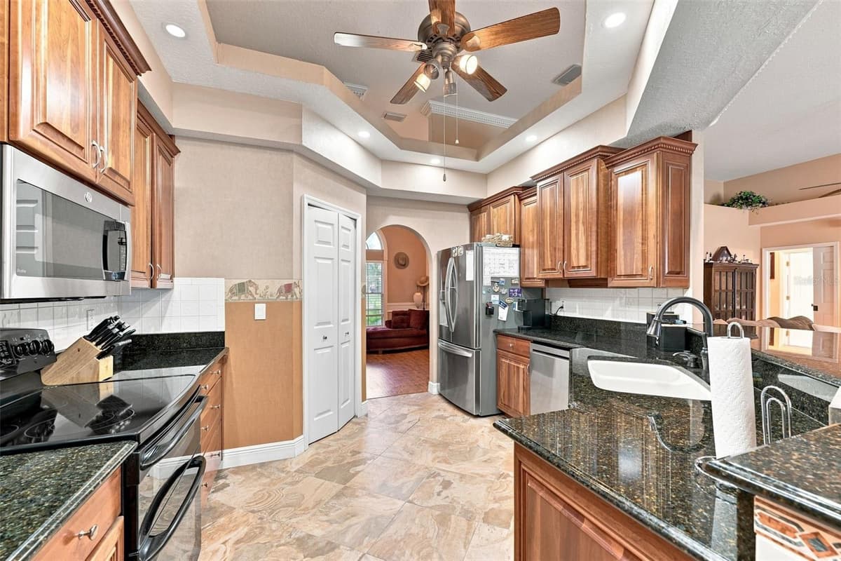 18416 AUTUMN LAKE BOULEVARD — photo 10 of 53