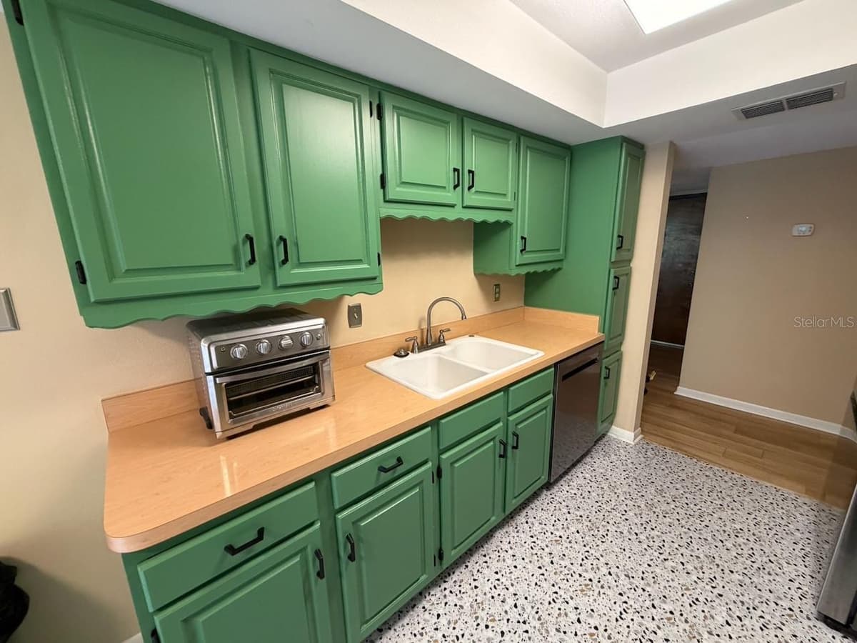 13604 VILLAGE DRIVE — photo 8 of 21