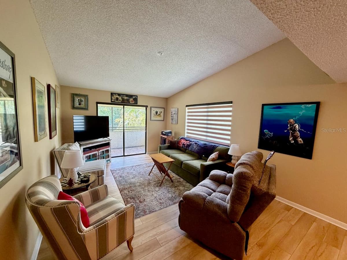 13604 VILLAGE DRIVE — photo 2 of 21