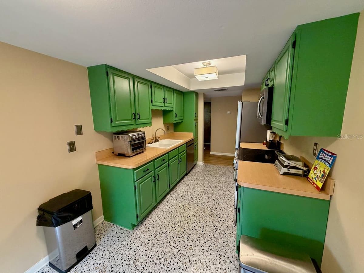 13604 VILLAGE DRIVE — photo 6 of 21