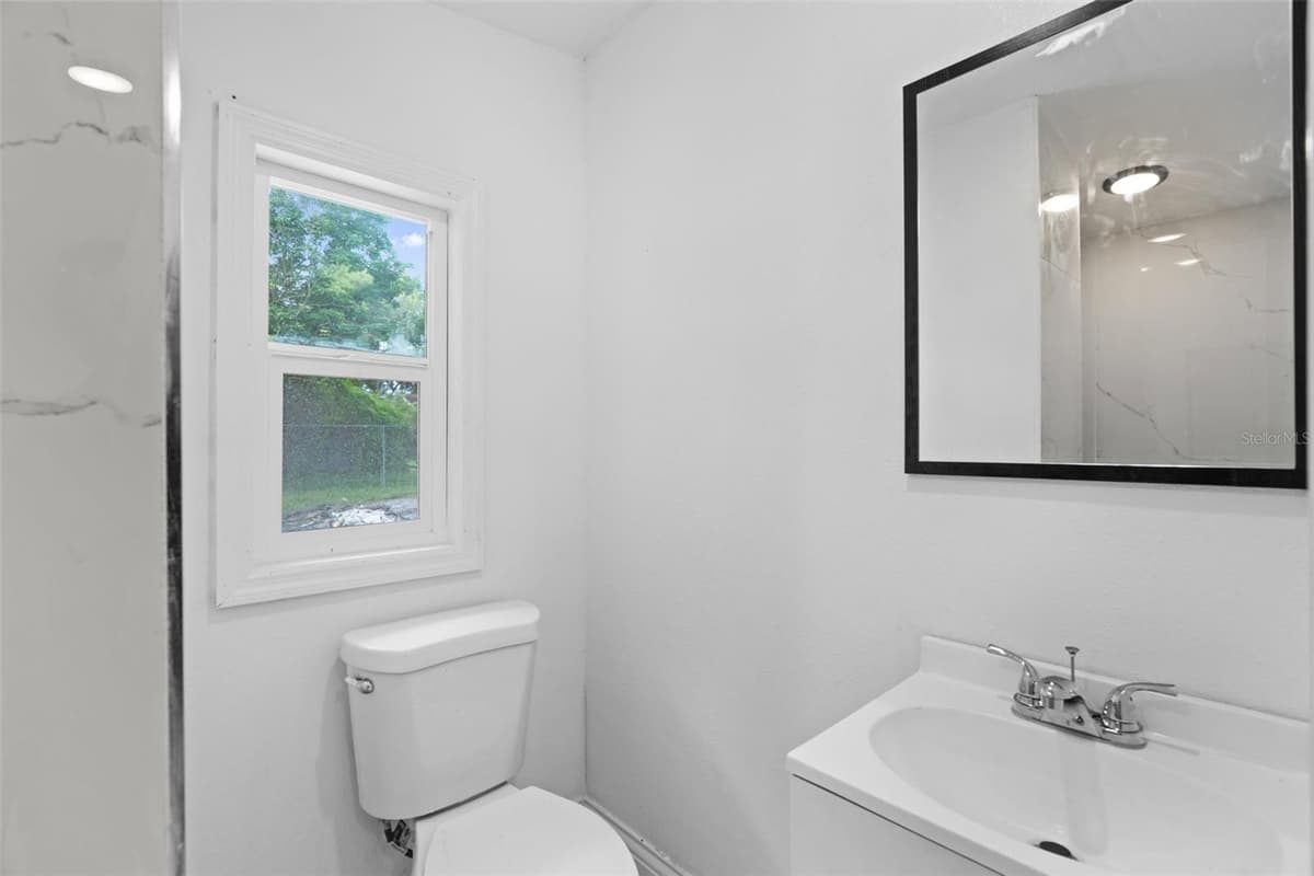 929 ADRIAN COURT — photo 9 of 18