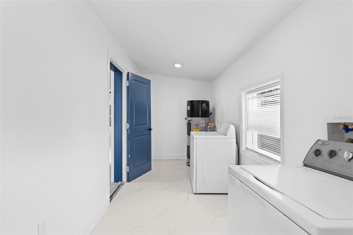 929 ADRIAN COURT — photo 8 of 18