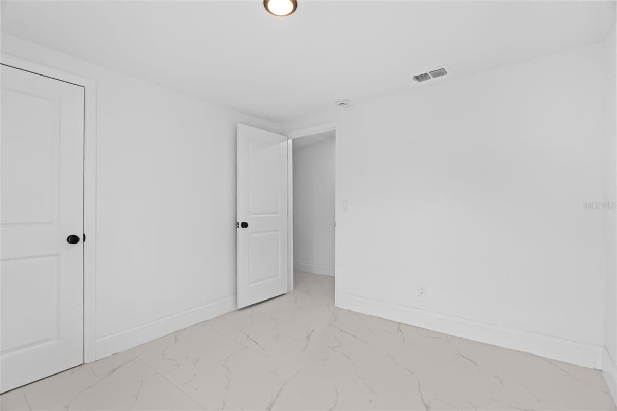 929 ADRIAN COURT — photo 10 of 18