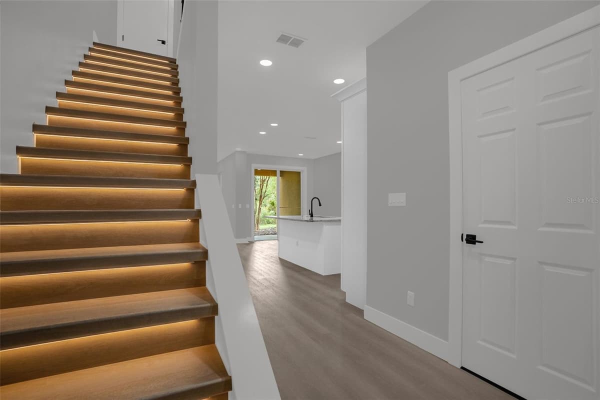 815 ASSEMBLY COURT — photo 6 of 40
