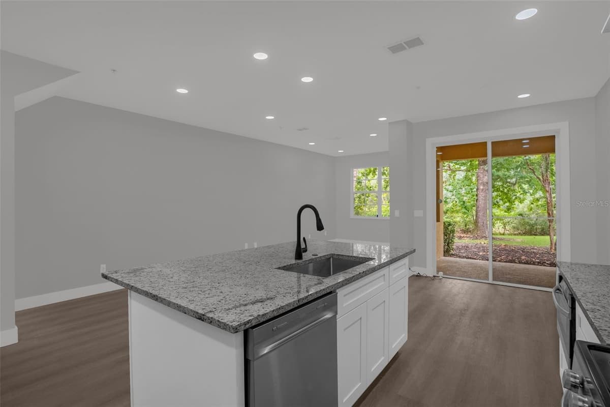 815 ASSEMBLY COURT — photo 12 of 40