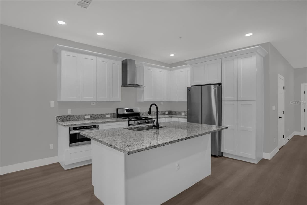 815 ASSEMBLY COURT — photo 10 of 40