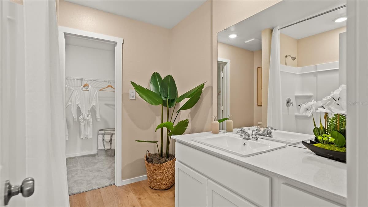 502 OAKCREEK LANE — photo 14 of 21