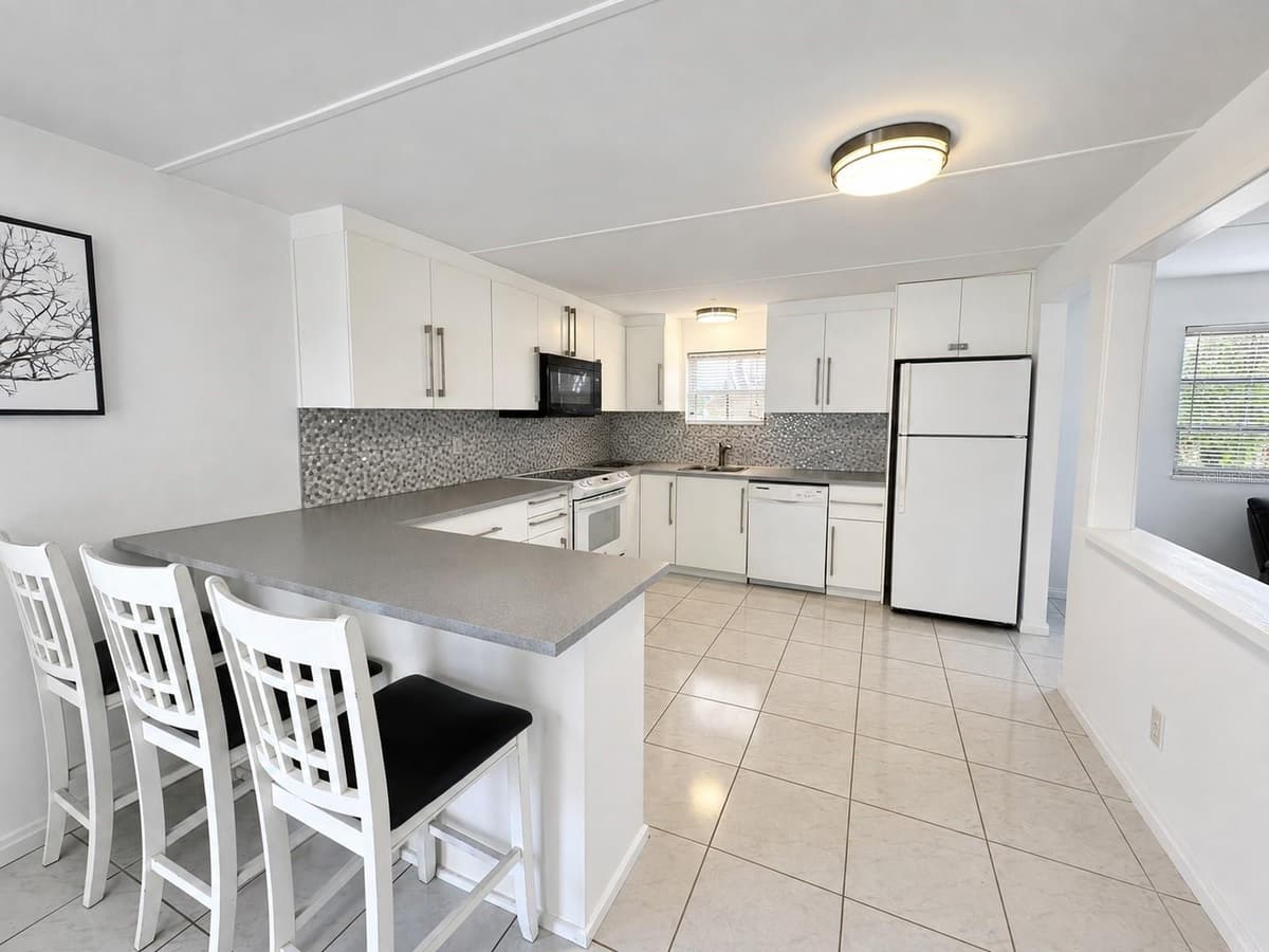 6931 POMPEII ROAD — photo 3 of 30