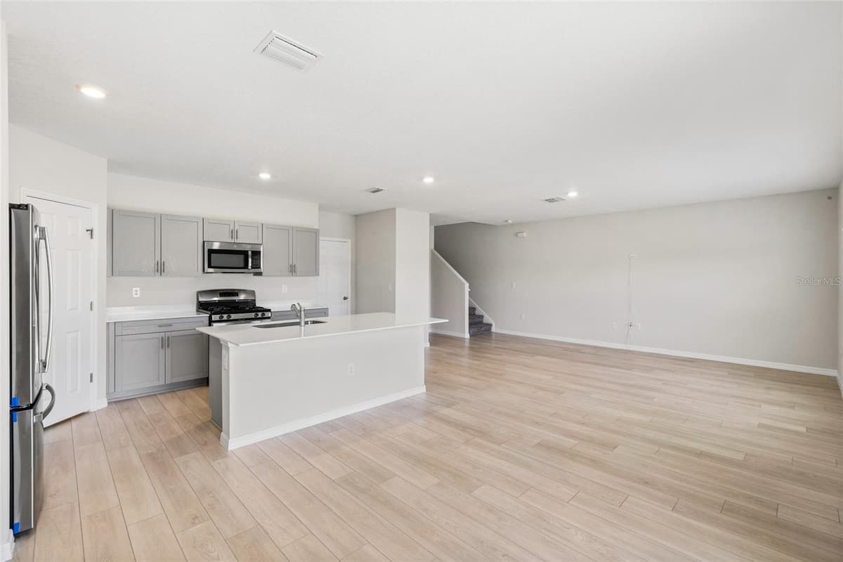 14886 SUMMER BRANCH DRIVE — photo 9 of 51
