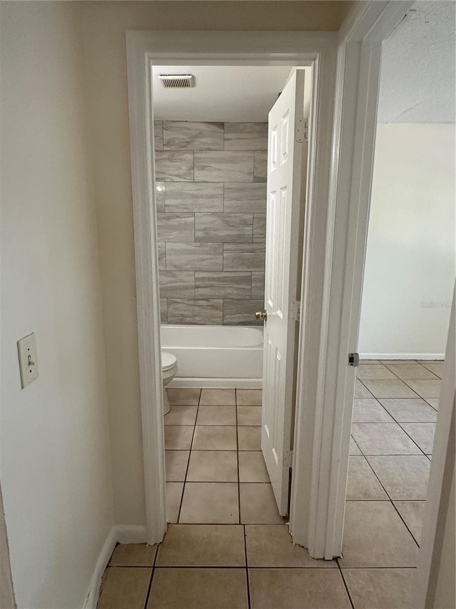 9406 HARTTS DRIVE — photo 18 of 33