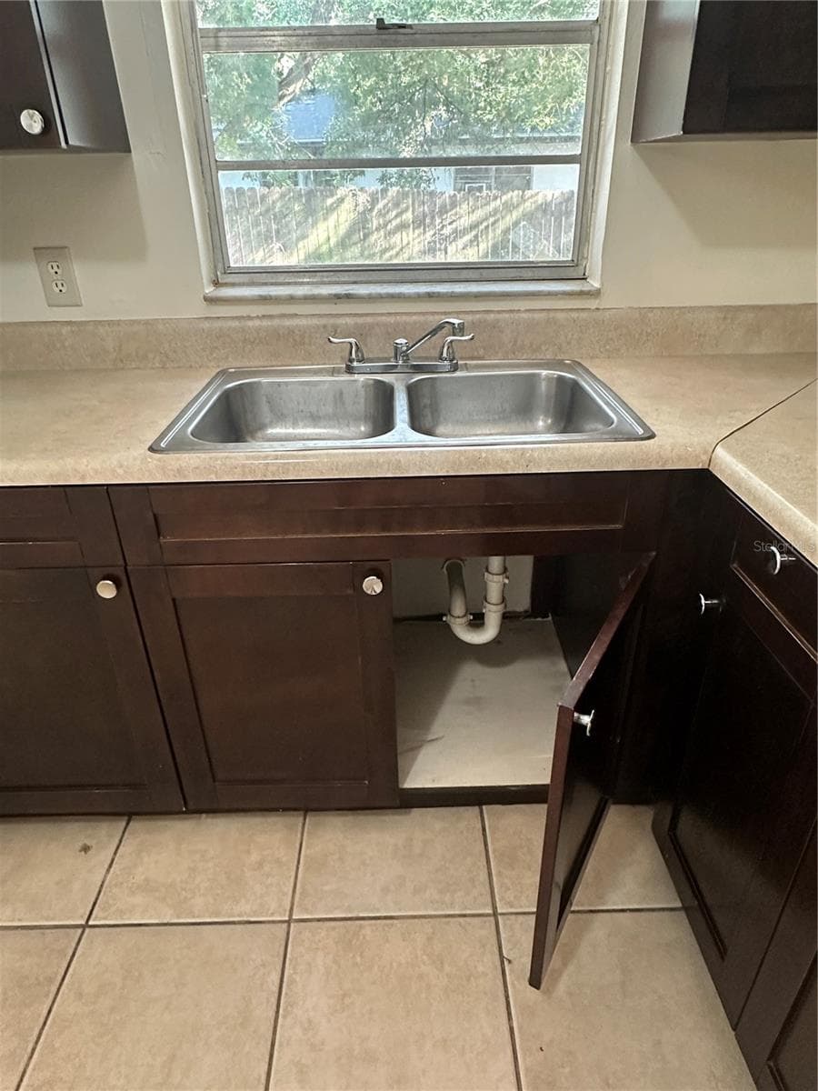9406 HARTTS DRIVE — photo 9 of 33