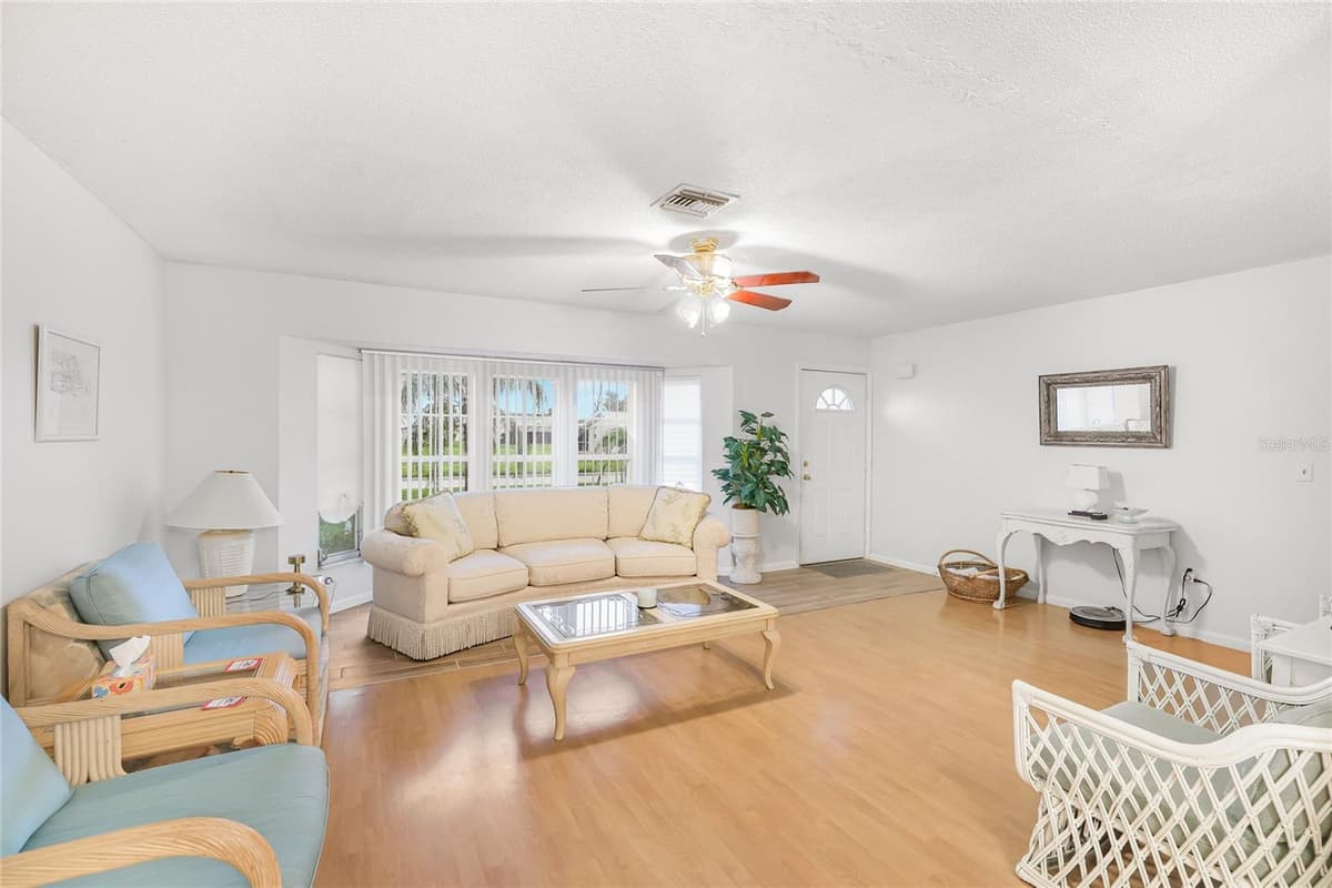 113 ANNAPOLIS LANE — photo 5 of 32