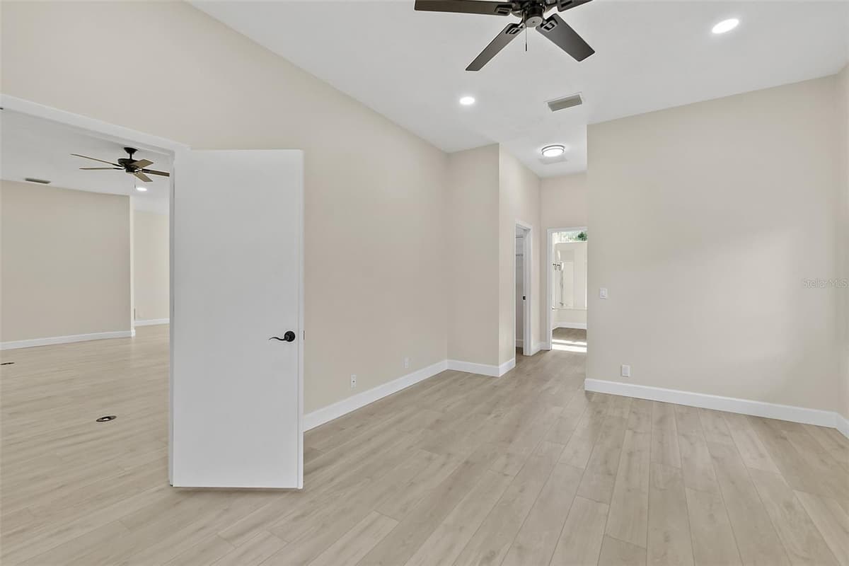 38 KINGSLEY CIRCLE — photo 22 of 56