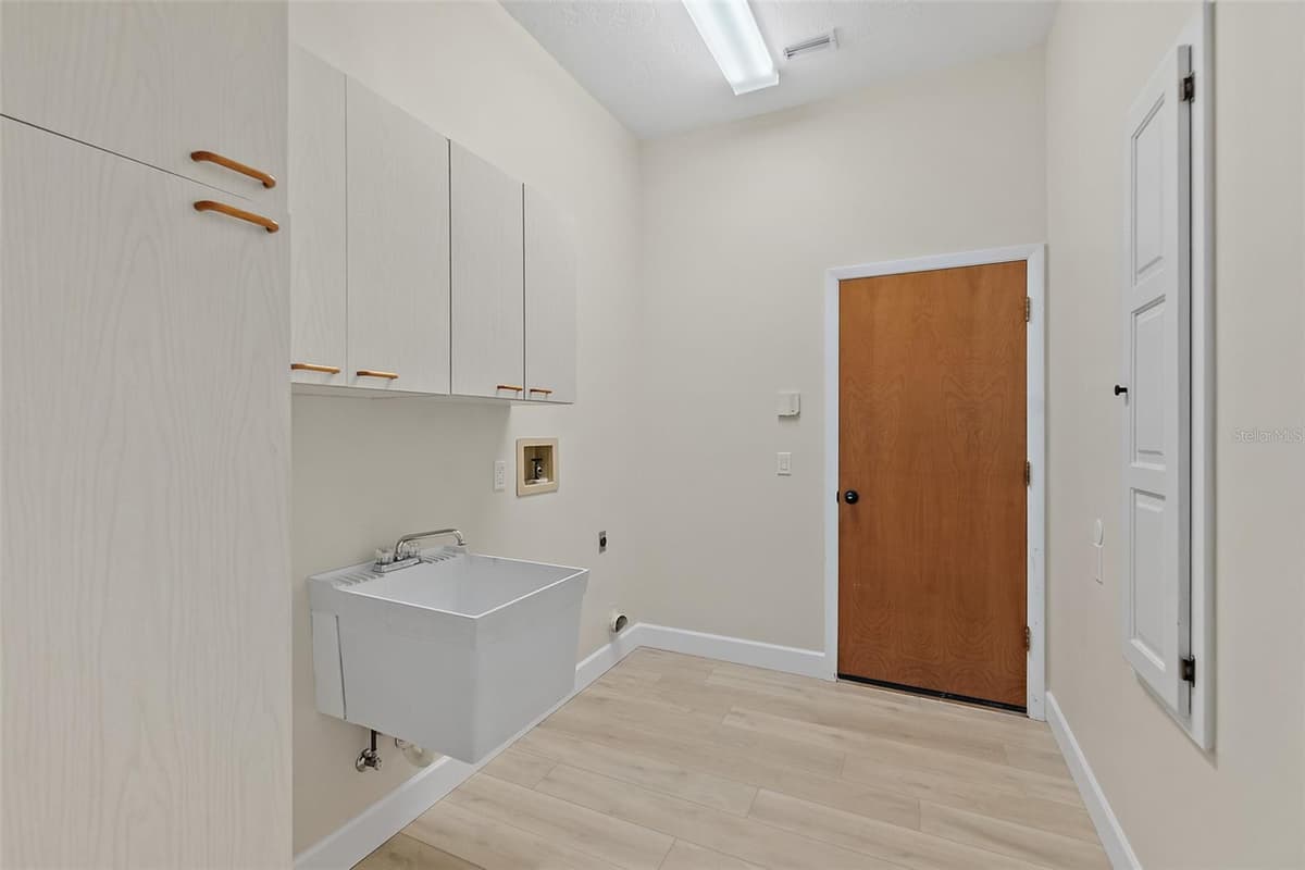 38 KINGSLEY CIRCLE — photo 36 of 56