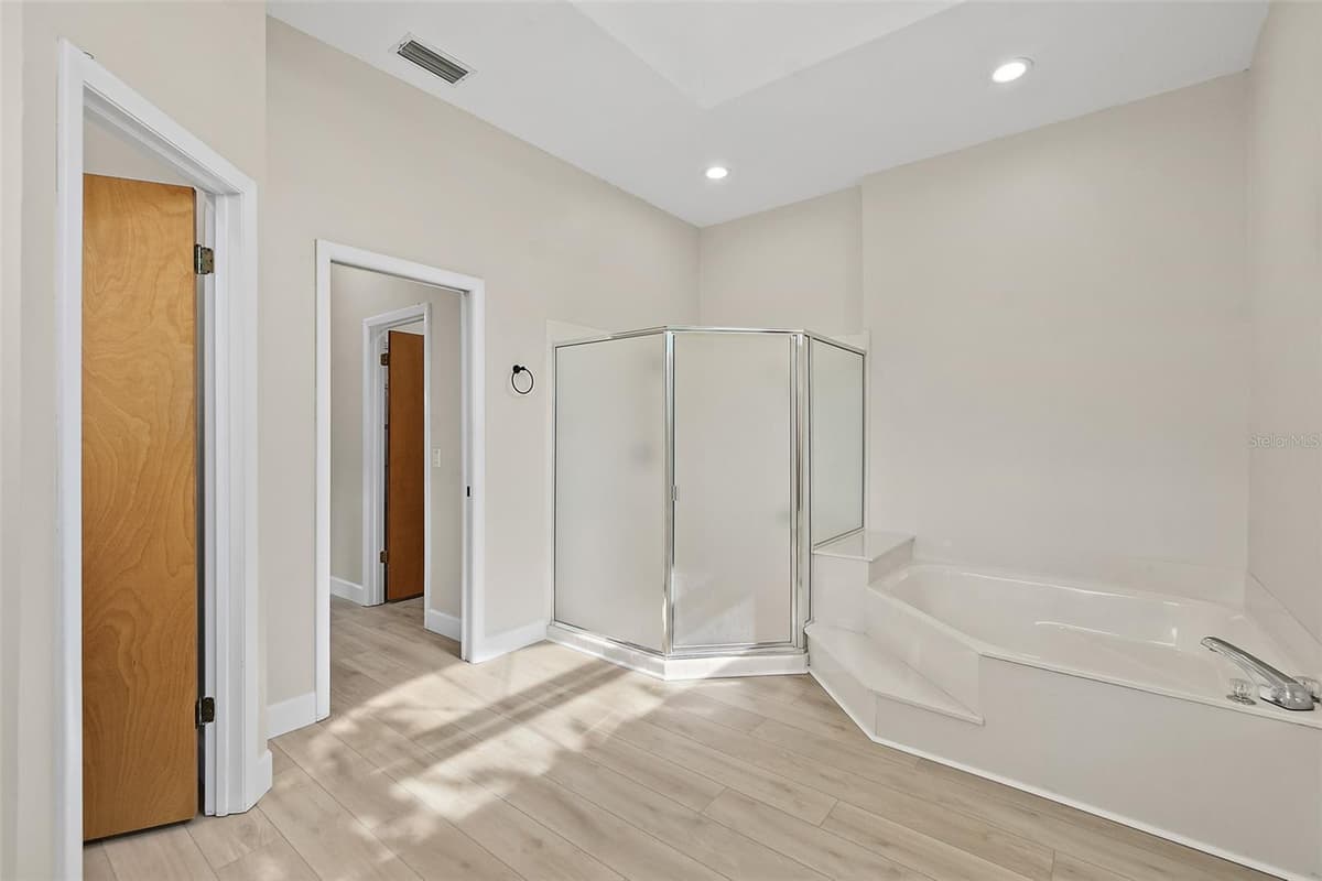 38 KINGSLEY CIRCLE — photo 27 of 56