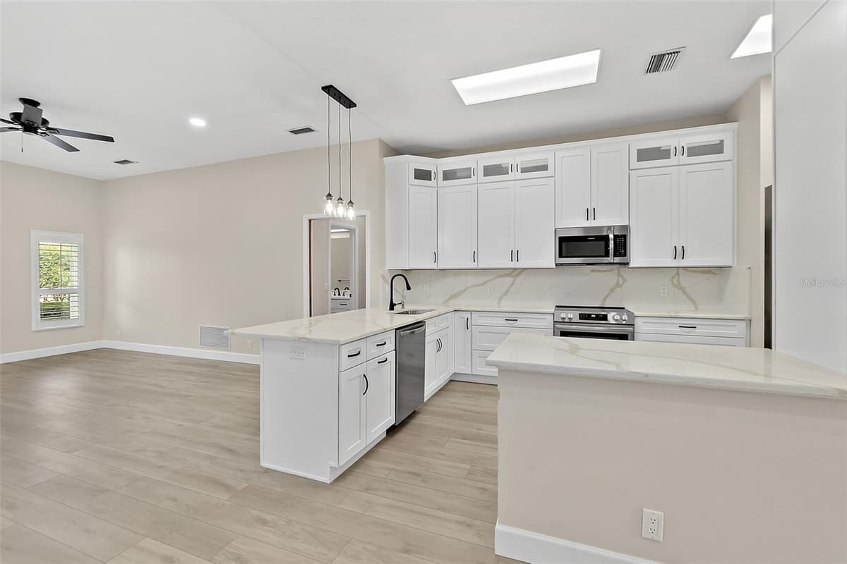 38 KINGSLEY CIRCLE — photo 15 of 56