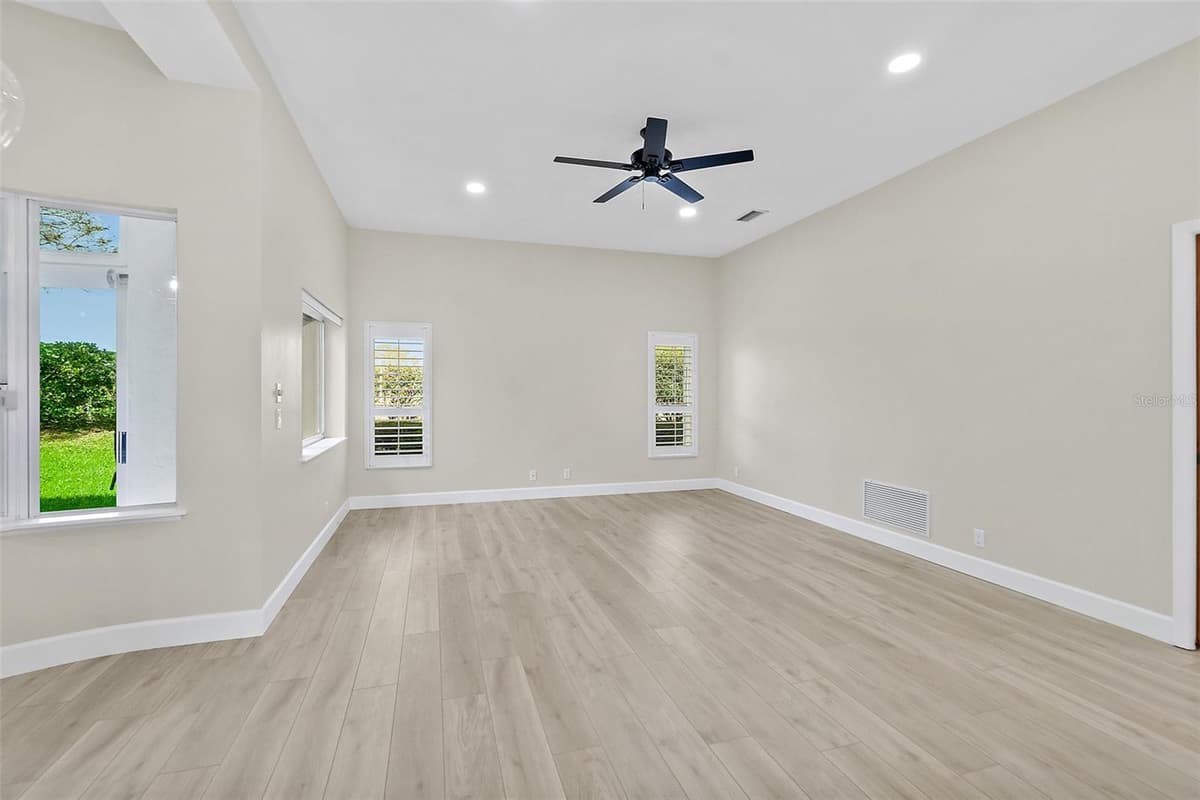 38 KINGSLEY CIRCLE — photo 20 of 56