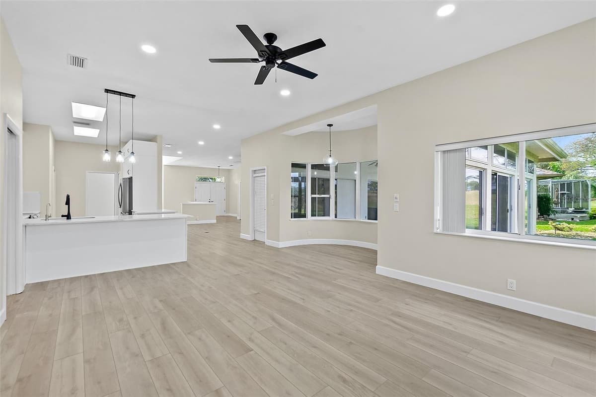 38 KINGSLEY CIRCLE — photo 19 of 56