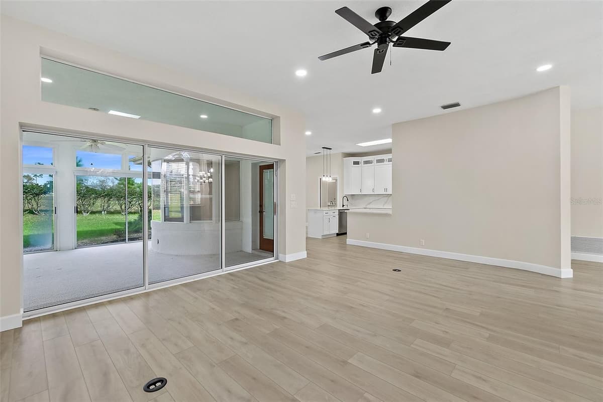38 KINGSLEY CIRCLE — photo 11 of 56