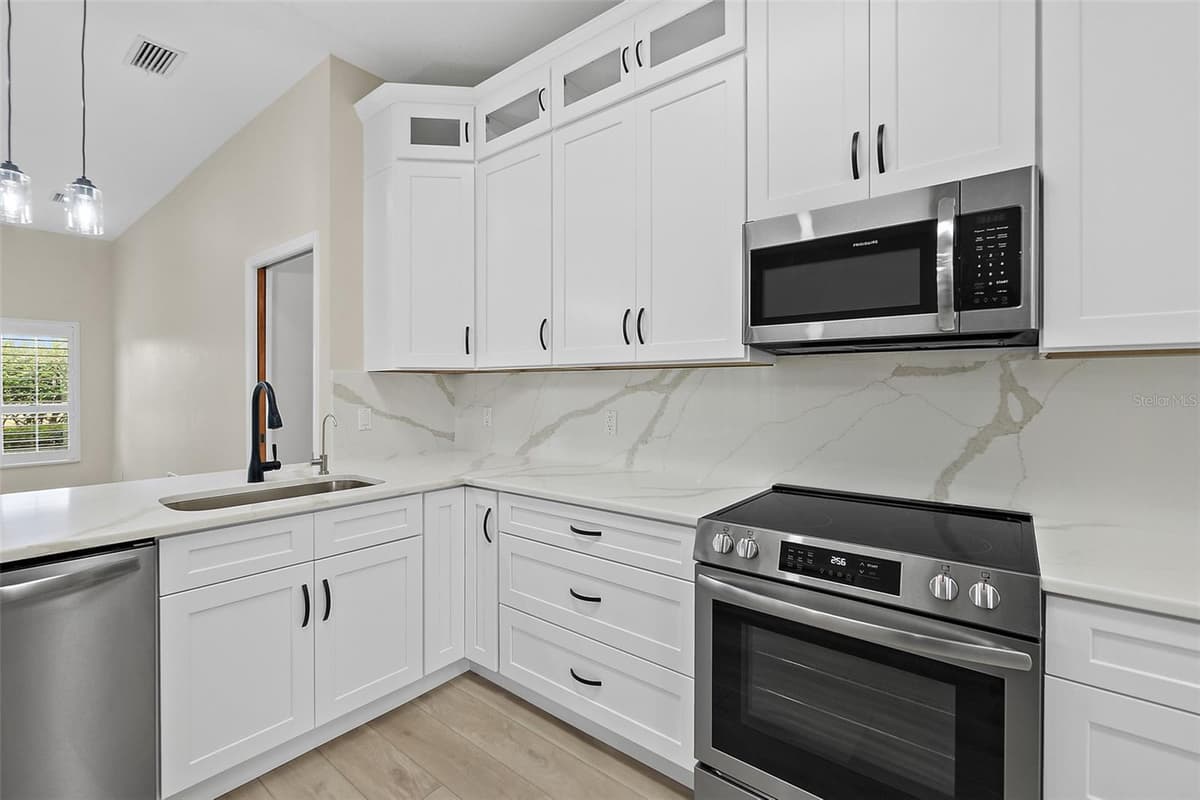 38 KINGSLEY CIRCLE — photo 16 of 56