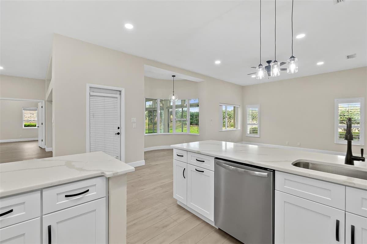 38 KINGSLEY CIRCLE — photo 17 of 56