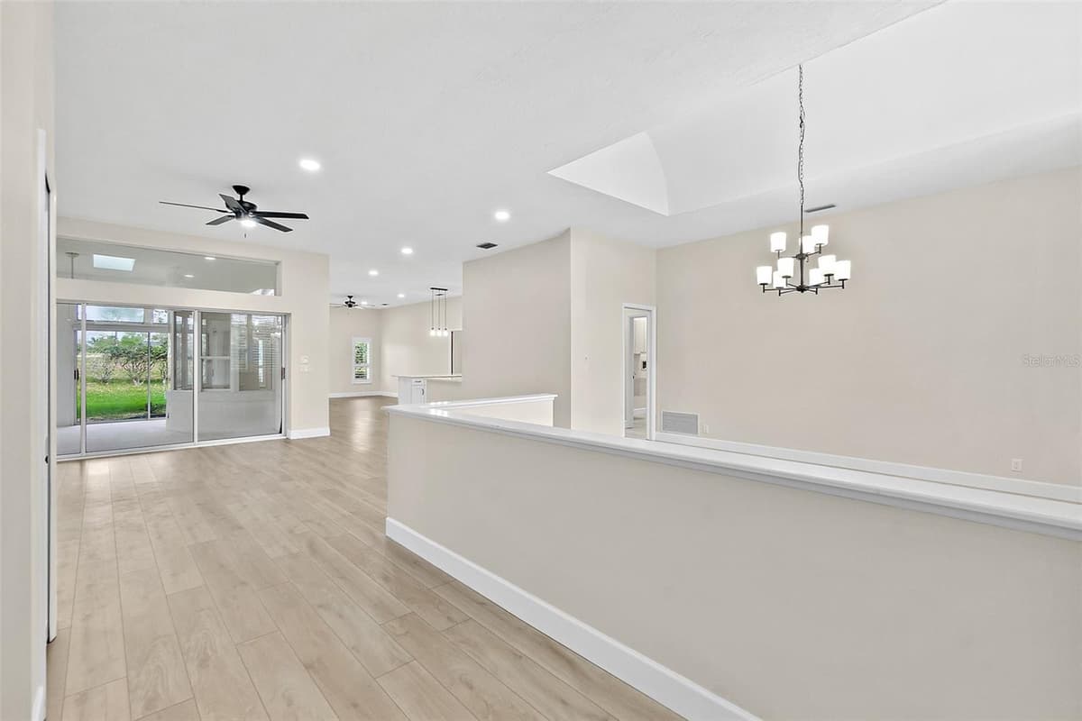 38 KINGSLEY CIRCLE — photo 7 of 56