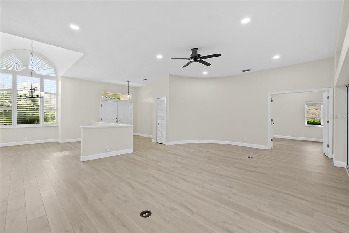 38 KINGSLEY CIRCLE — photo 9 of 56