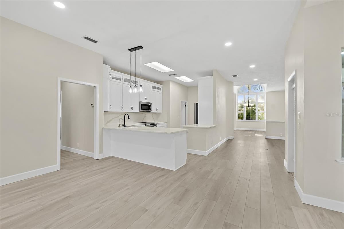38 KINGSLEY CIRCLE — photo 18 of 56