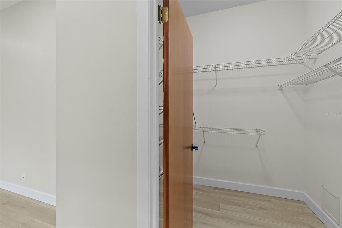 38 KINGSLEY CIRCLE — photo 25 of 56