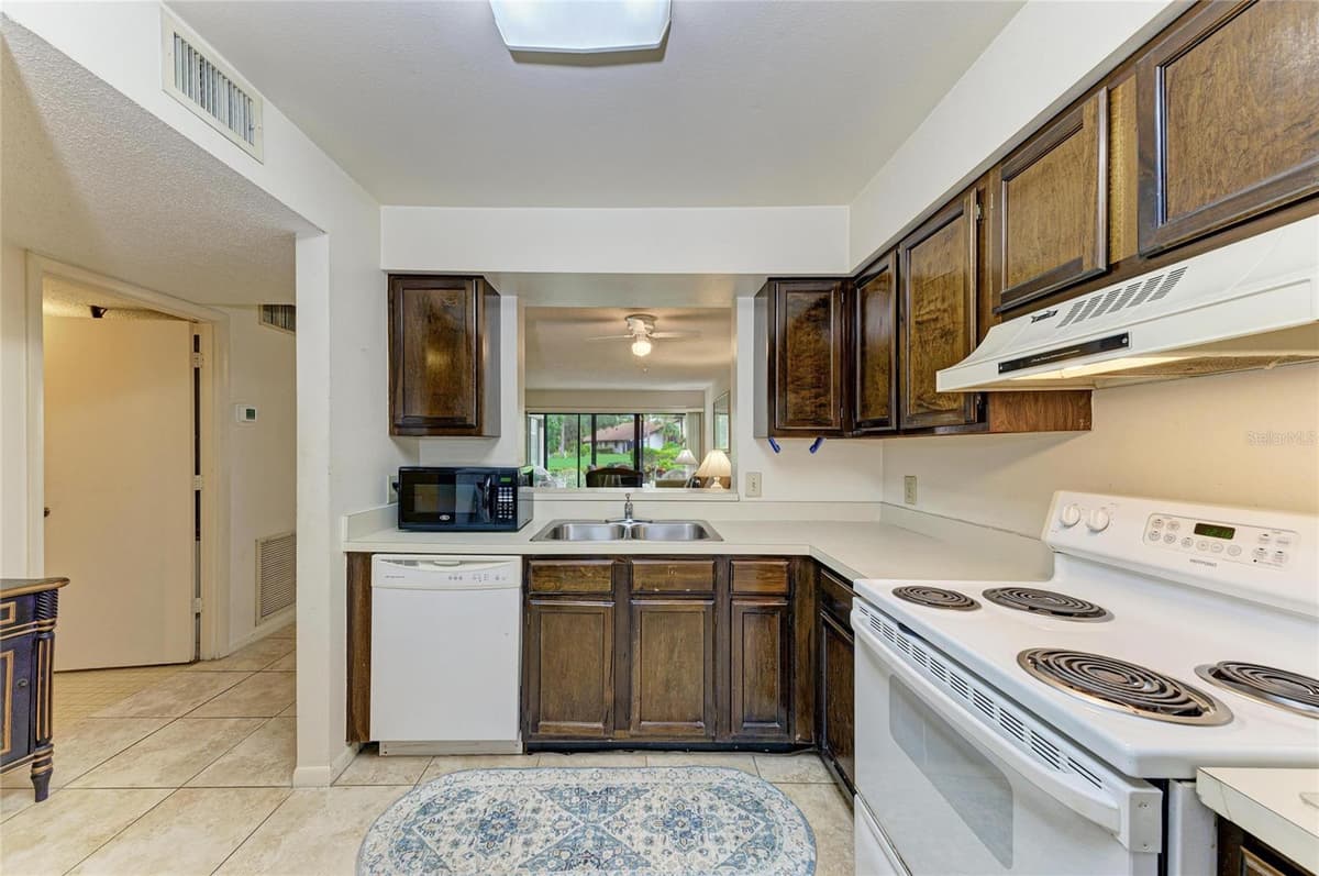 5200 LAKE VILLAGE DRIVE — photo 10 of 29