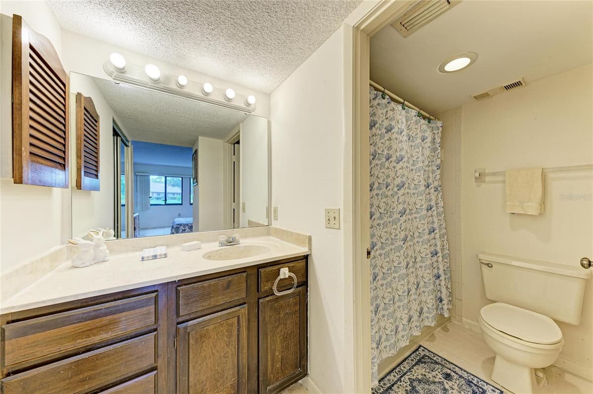 5200 LAKE VILLAGE DRIVE — photo 18 of 29