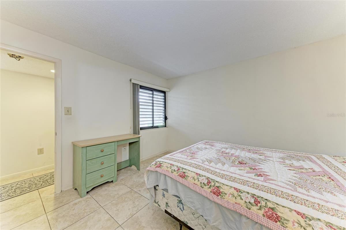 5200 LAKE VILLAGE DRIVE — photo 21 of 29