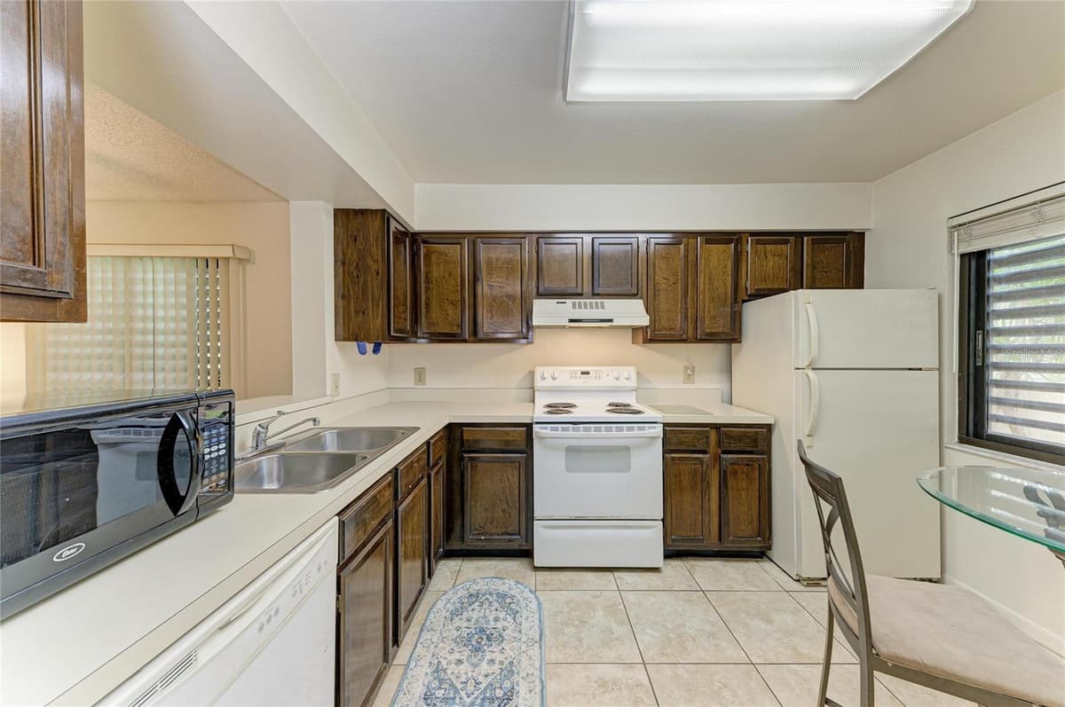5200 LAKE VILLAGE DRIVE — photo 8 of 29