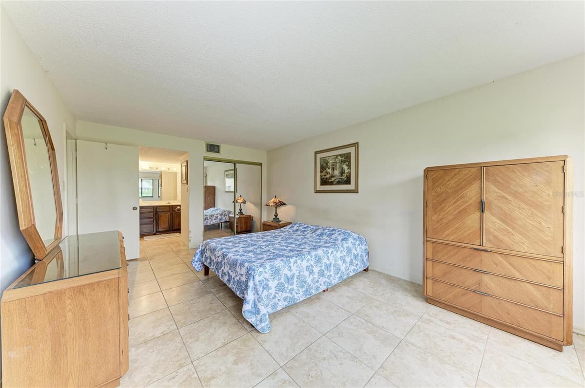 5200 LAKE VILLAGE DRIVE — photo 15 of 29