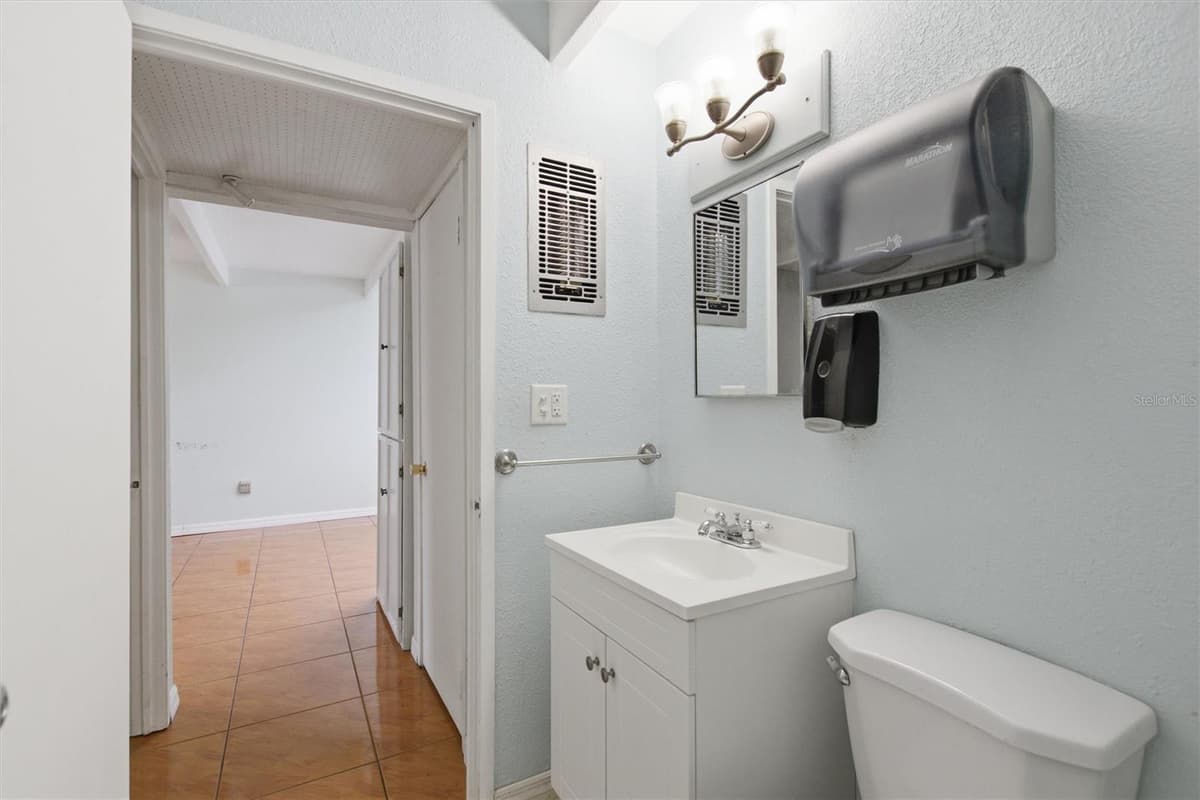 2637 CLUB CIRCLE — photo 13 of 56