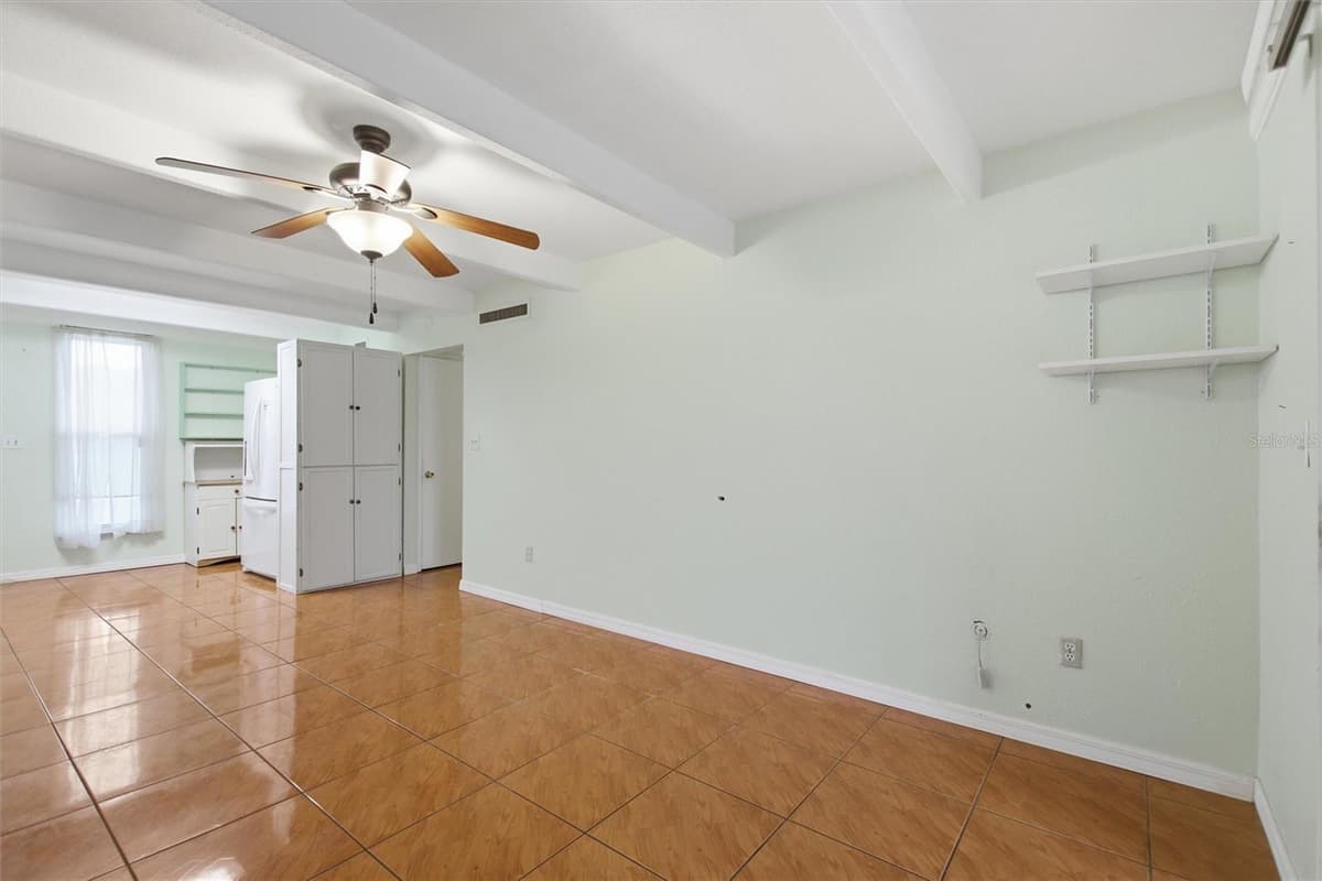 2637 CLUB CIRCLE — photo 10 of 56