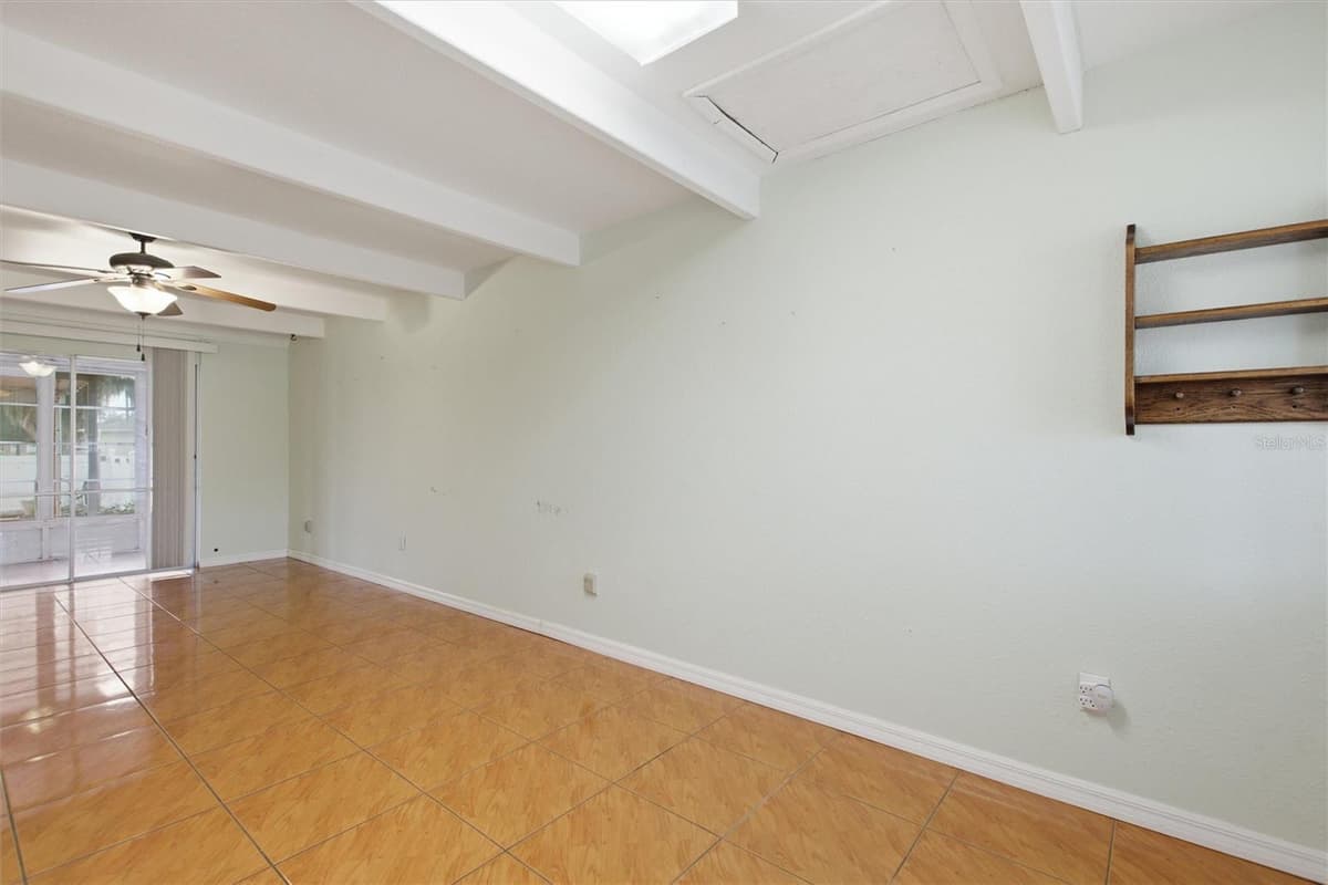 2637 CLUB CIRCLE — photo 7 of 56