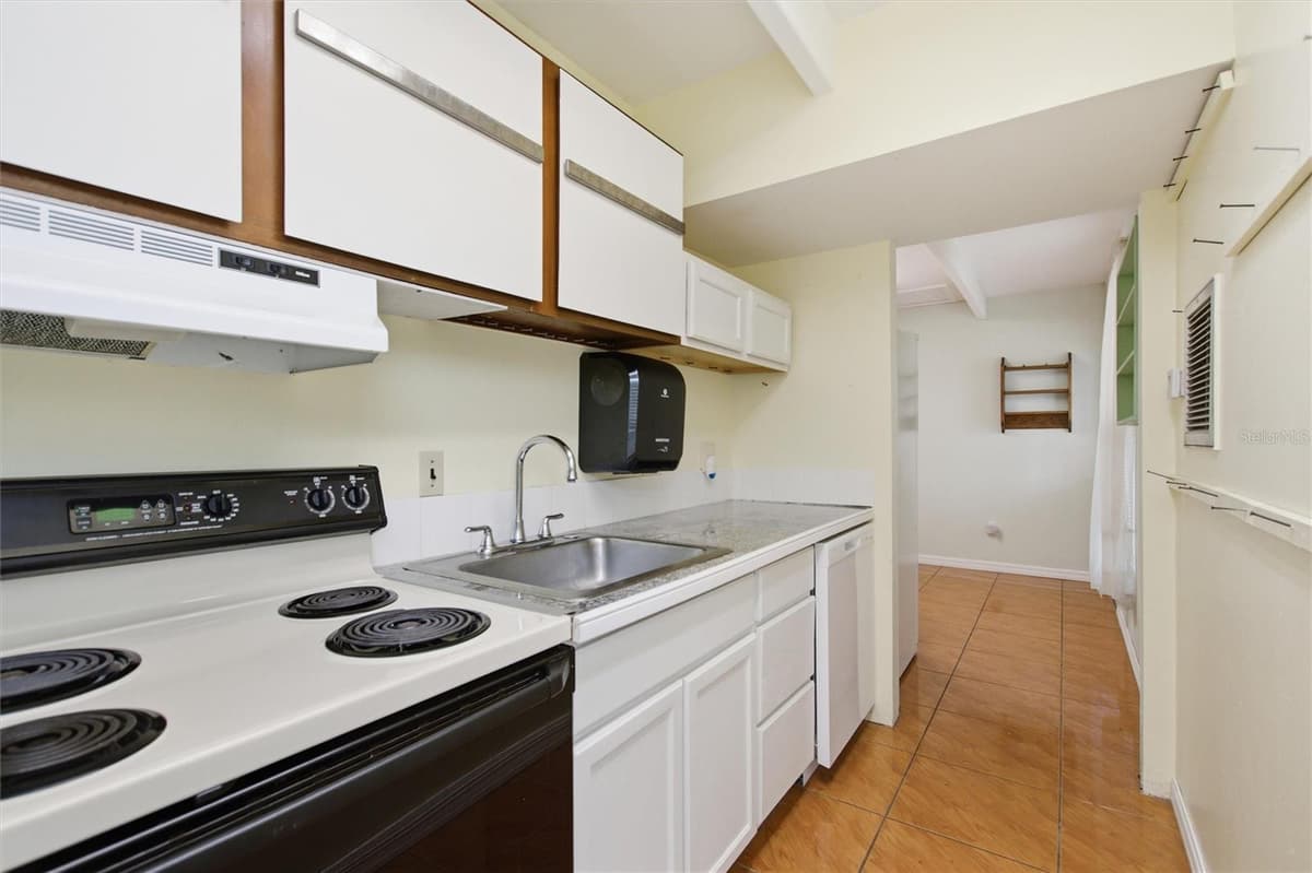 2637 CLUB CIRCLE — photo 11 of 56