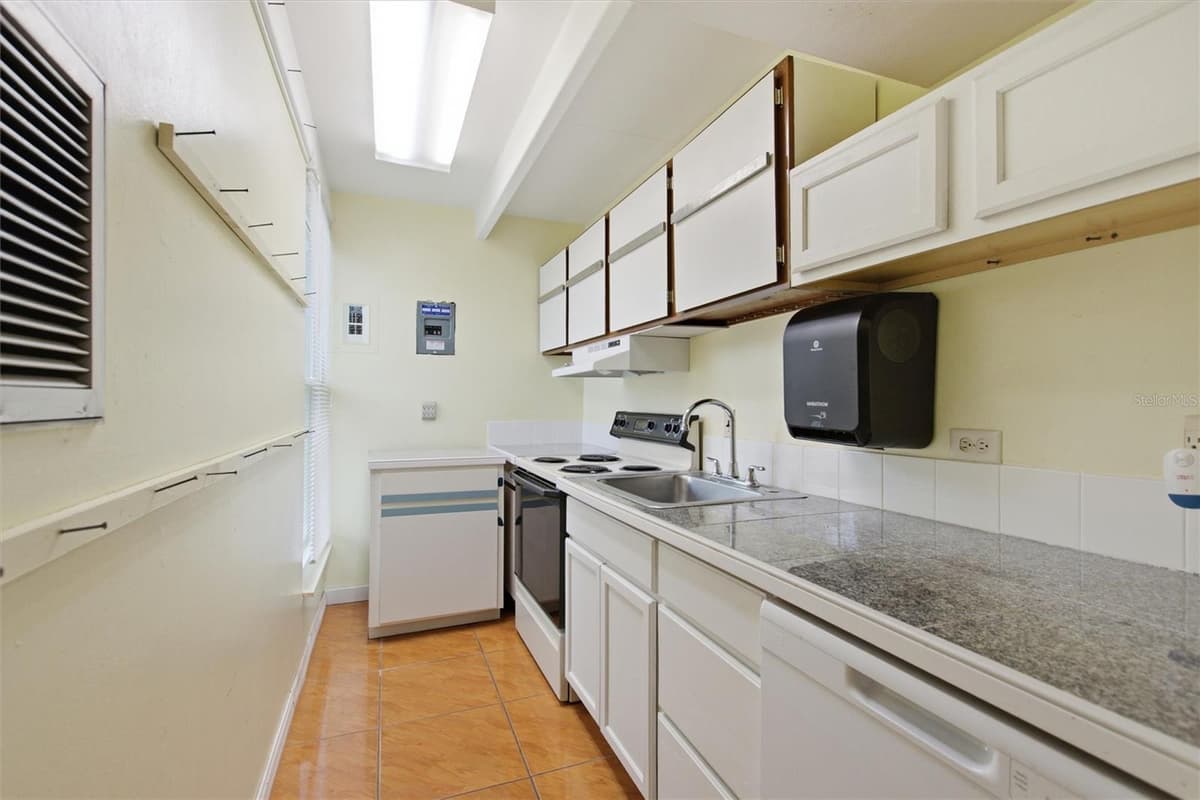 2637 CLUB CIRCLE — photo 2 of 56