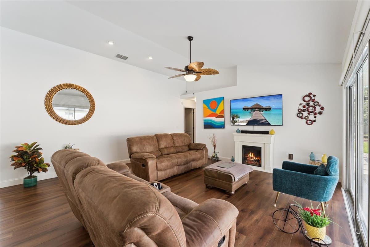 3131 DENHAM COURT — photo 14 of 69