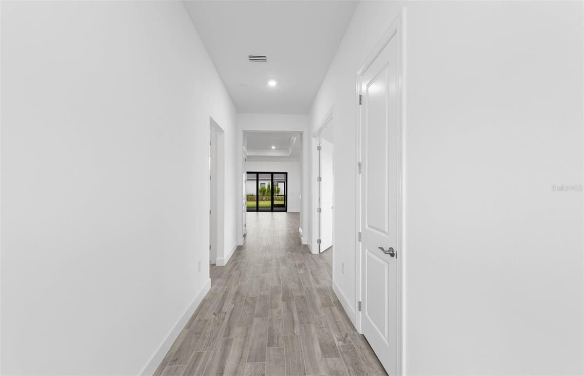 5006 GOLDEN SHORE COURT — photo 9 of 34