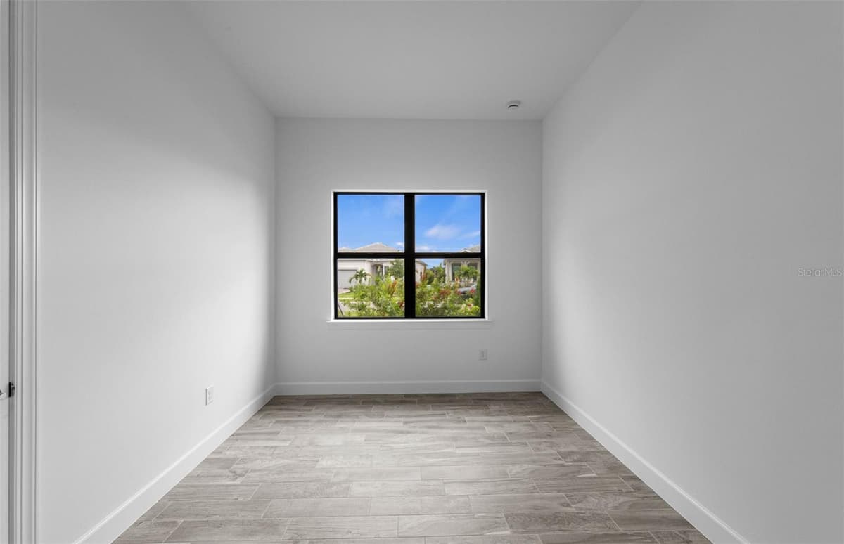 5006 GOLDEN SHORE COURT — photo 23 of 34